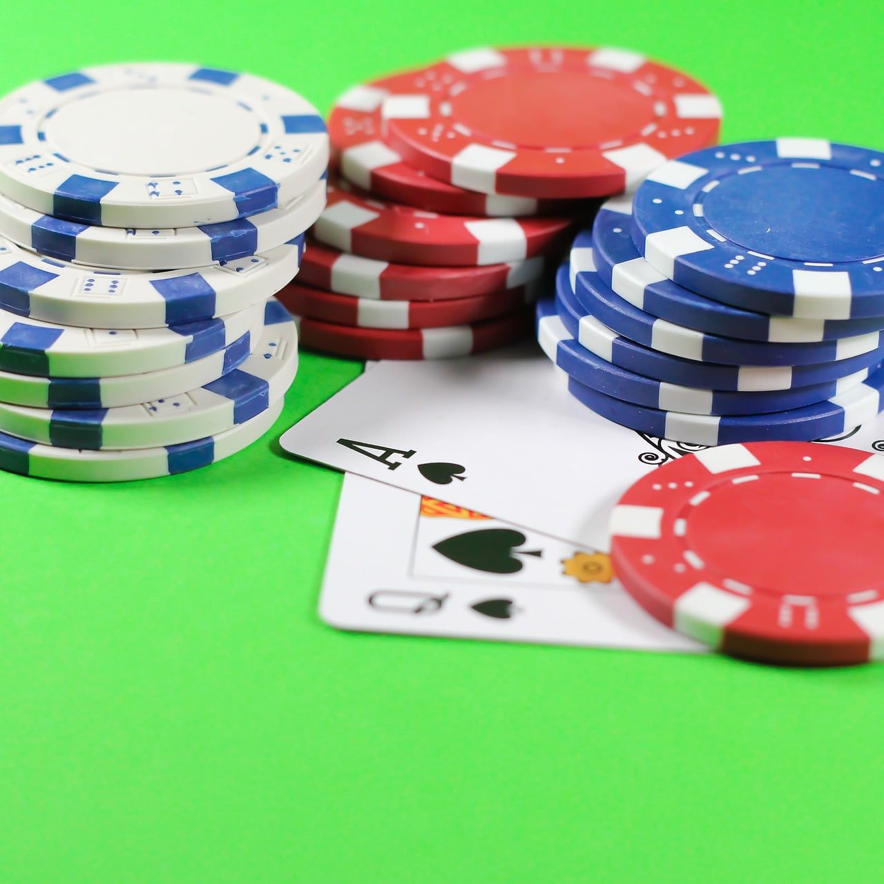 agent303 live dealer table on tablet showing roulette with HD video feed